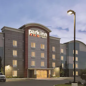 Park By Radisson, Airport North, Ab קנדה